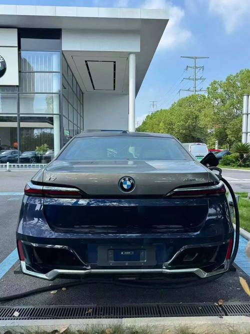 宝马i7价格落地多少万,宝马i7多少钱2021款