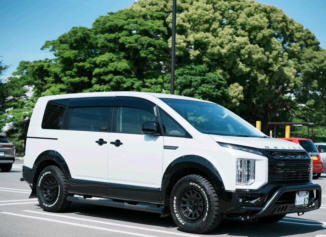 得利卡四驱越野面包车图片(新款得利卡四驱配置)