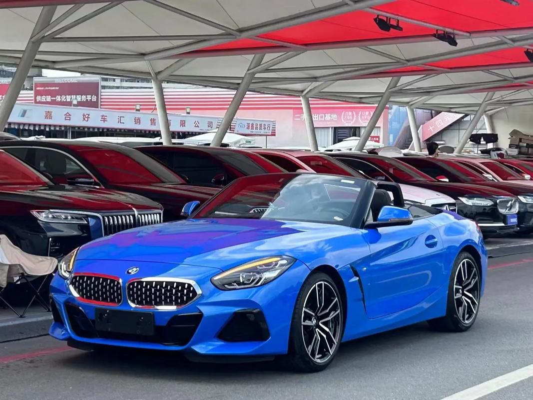 开宝马z4的女人有钱吗/40岁小姐姐开宝马z4