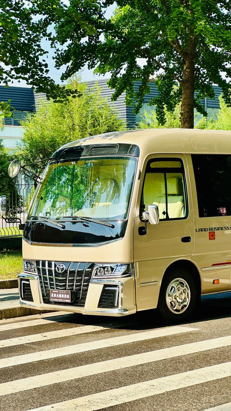 考斯特豪华商务车12座价格(考斯特商务车汽车之家)