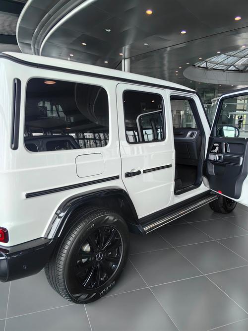 大g63奔驰多少钱报价及图片(大g63奔驰价格图片)