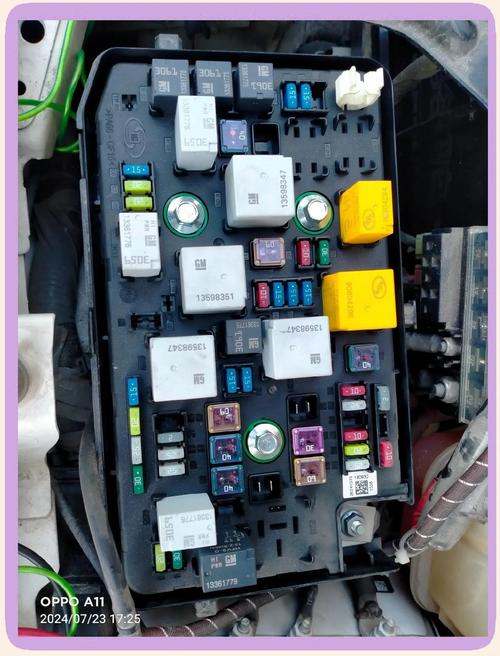 科沃兹2022款,科沃兹2022款暖风保险丝在哪里
