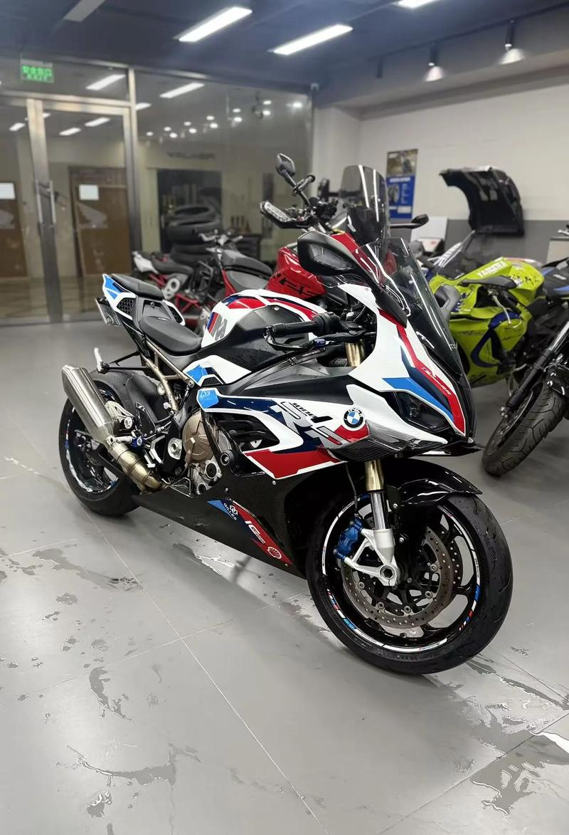 宝马一千rr多少钱,宝马1000s多少钱