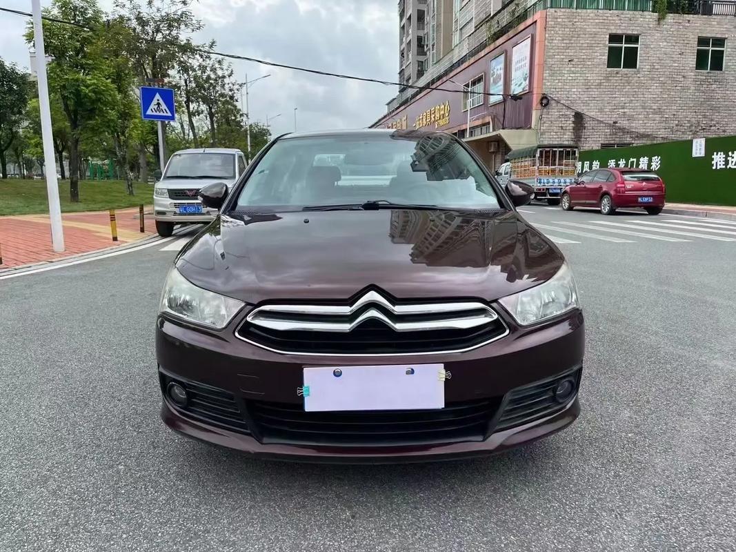 2013年雪铁龙世嘉两厢 雪铁龙 世嘉 2013款 三厢 16l 自动品尚型