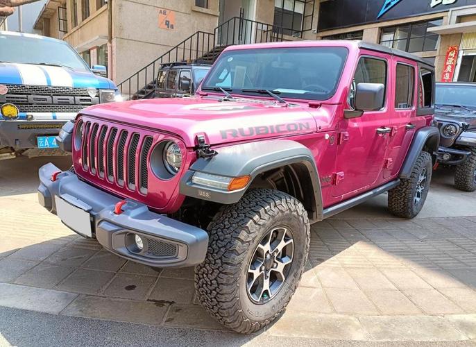 粉色jeep牧马人报价/粉色牧马人翻车 女司机